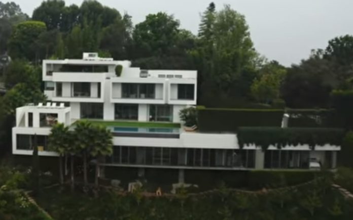 Mansão avaliada em 29.5 milhões em Los Angeles é o sonho de todos nós Mansão avaliada em 29.5 milhões em Los Angeles é o sonho de todos nós