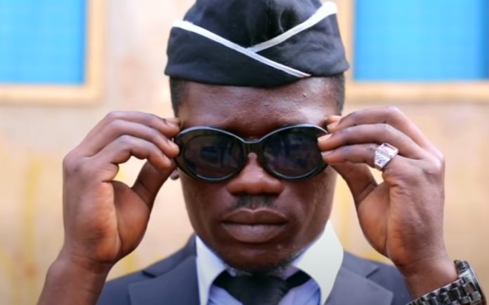 Meme do Caixão faz vídeo a apelar para o uso da máscara Meme do Caixão faz vídeo a apelar para o uso da máscara