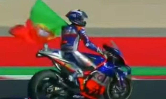 Miguel Oliveira vence o GP de Portugal em Portimão e faz a festa