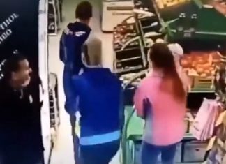 Mulher engana-se e pega no bebé errado no supermercado