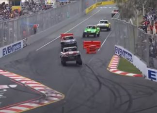 Últimas voltas de corrida de Super Trucks são alucinantes