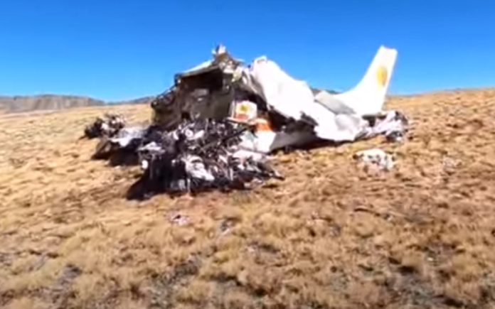 Explorador depara-se com aeronave destruída durante caminhada Explorador depara-se com aeronave destruída durante caminhada