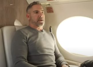 Grant Cardone faz visita guiada a jato privado de 61 milhões