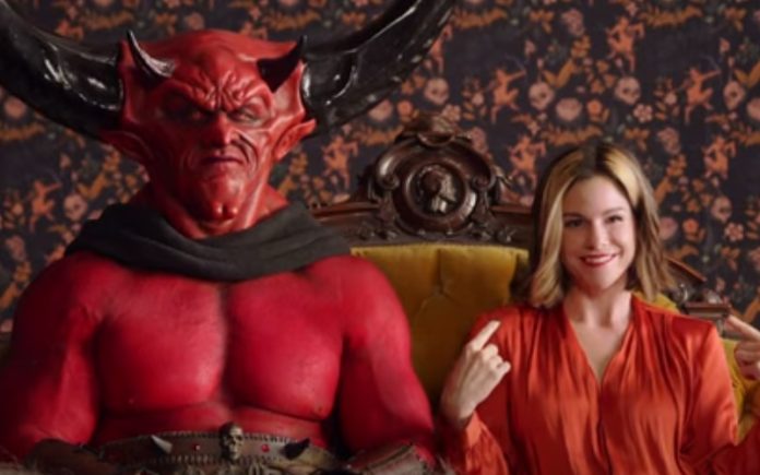 Vídeo de humor mostra momento em que o diabo conheceu o ano de 2020 Vídeo de humor mostra momento em que o diabo conheceu o ano de 2020