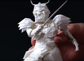 Jovem artista passa 50 horas a criar um samurai com apenas uma folha de papel