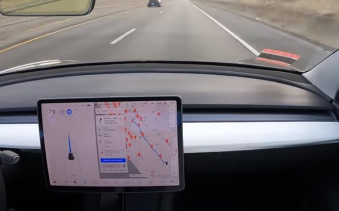 Tesla Model 3 anda 615 km sem qualquer intervenção humana