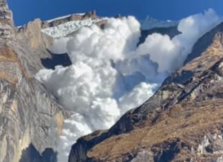 Turistas assistem a uma avalanche e sentem grande impacto