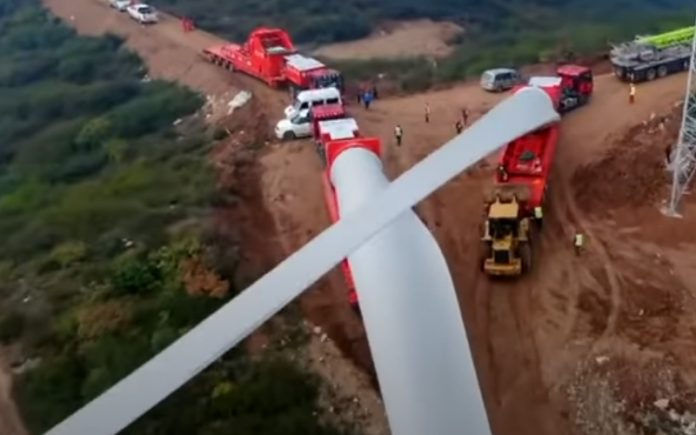 Vídeo mostra como são transportadas as pás das turbinas eólicas Vídeo mostra como são transportadas as pás das turbinas eólicas
