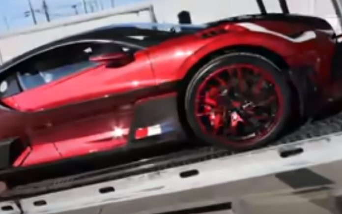 Vídeo mostra entrega de Bugatti Divo com valor superior a 4 milhões de euros Vídeo mostra entrega de Bugatti Divo com valor superior a 4 milhões de euros