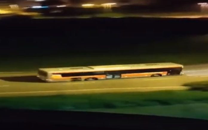 Condutor de autocarro detido depois de manobras perigosas em rotunda