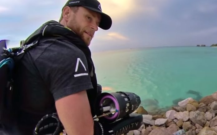 Homem faz belo passeio de jet suit nas ilhas Maldivas Homem faz belo passeio de jet suit nas ilhas Maldivas