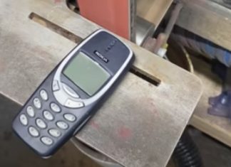 Homem põe à prova Nokia 3310 com uma lixadeira