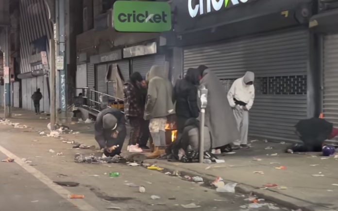 Morador de Filadélfia mostra realidade noturna da Kensington Ave