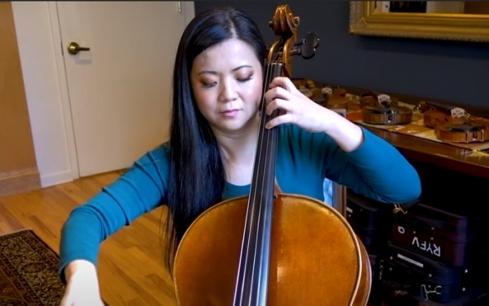 Vídeo mostra a diferença entre tocar num violoncelo de 5 mil e 1 milhão de dólares Vídeo mostra a diferença entre tocar num violoncelo de 5 mil e 1 milhão de dólares