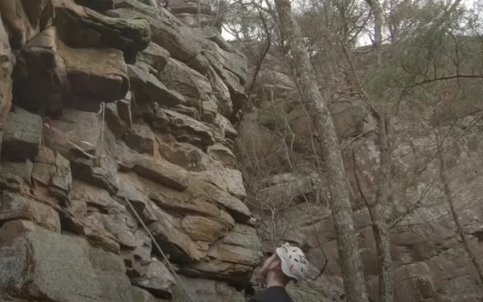 Vídeo mostra o quão importante é usar capacete durante escaladas Vídeo mostra o quão importante é usar capacete durante escaladas