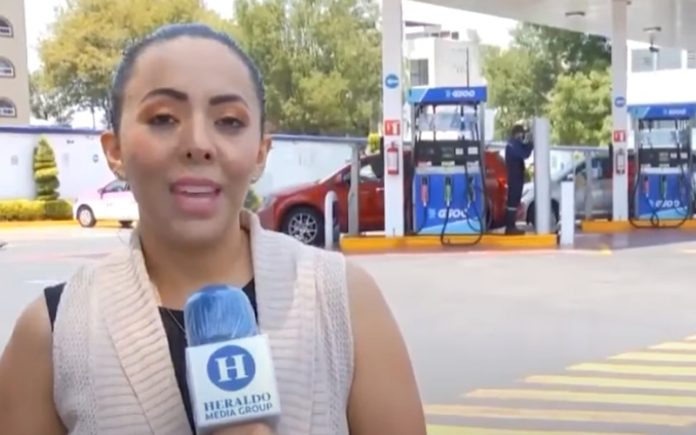 Operador de câmara fica hipnotizado por mulher durante direto Operador de câmara fica hipnotizado por mulher durante direto