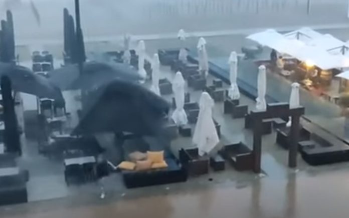 Bélgica reabre esplanadas mas nem S. Pedro está a ajudar Bélgica reabre esplanadas mas nem S. Pedro está a ajudar