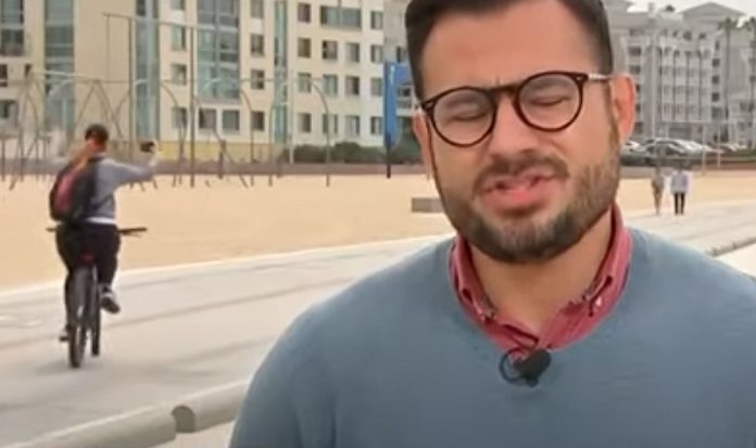 Ciclista cai em direto ao tentar fazer selfie