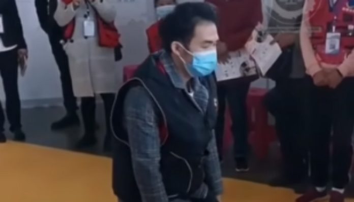 Empresa chinesa cria colete para amparar queda de idosos Empresa chinesa cria colete para amparar queda de idosos