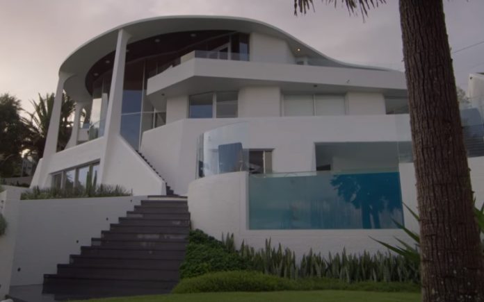 Mansão dos anos 70 foi renovada e ganhou uma nova vida