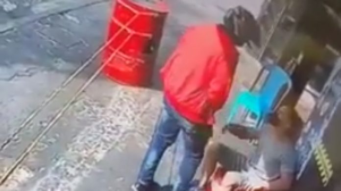 Ladrão arrepende-se ao ver que vítima era seu amigo