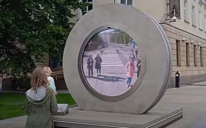 Portais ligam cidades na Lituânia e Polónia em tempo real Portais ligam cidades na Lituânia e Polónia em tempo real