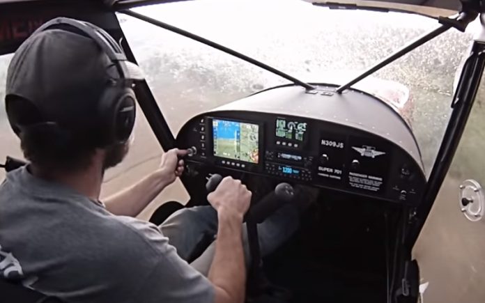 Americano filma voo durante tempestade Americano filma voo durante tempestade