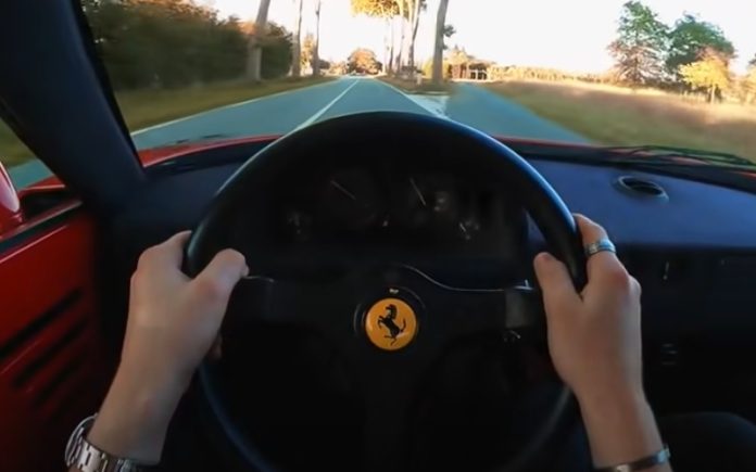 Condutor leva Ferrari F40 ao limite e conduz sem medos Condutor leva Ferrari F40 ao limite e conduz sem medos