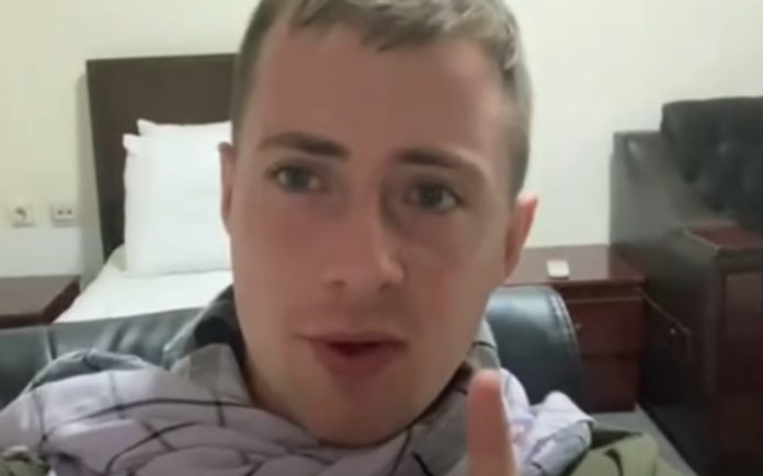 Jovem de 21 anos resolve ir passear para o Afeganistão durante tomada de posse dos Talibãs Jovem de 21 anos resolve ir passear para o Afeganistão durante tomada de posse dos Talibãs