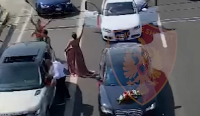 Jovens ficam sem carro ao gravarem vídeo numa autoestrada Jovens ficam sem carro ao gravarem vídeo numa autoestrada