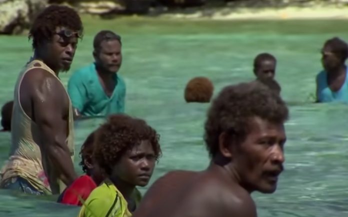 Vídeo mostra método de pesca de tribo das ilhas Salomão Vídeo mostra método de pesca de tribo das ilhas Salomão