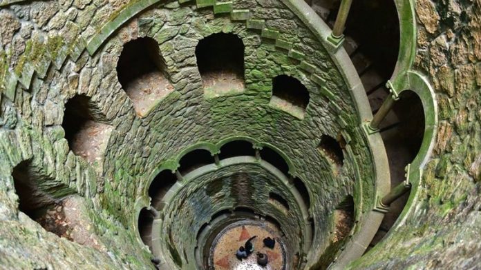 A misteriosa torre invertida de Sintra