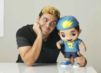 Miúdos portugueses falam brasileiro por influência de youtubers do Brasil Youtuber Luccas Neto e seu boneco