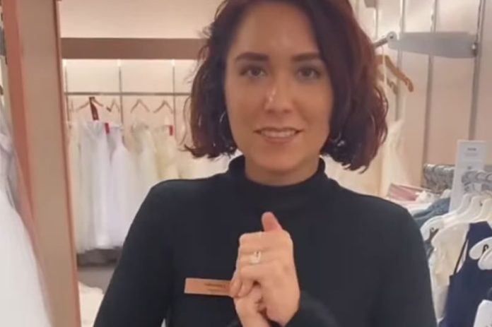 Após 8 horas de trabalho o corpo desta jovem estala por todo o lado