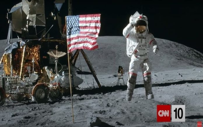 Astronautas a divertirem-se na Lua