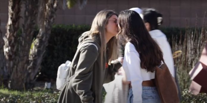 Rapariga gira pergunta quais as chances de dar um beijo na boca à primeira vista a várias pessoas