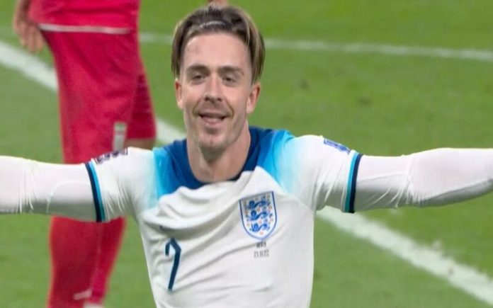 Grealish cumpre promessa a criança com deficiência ao festejar o seu golo
