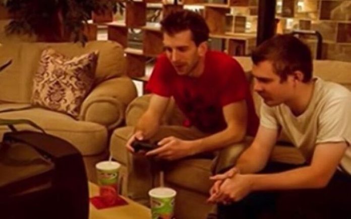 Homem constrói 'apartamento escondido' em shopping e mora lá há quatro anos