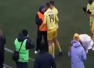 Pedido agressivo de casamento por jogador de futebol: segurança metido ao barulho