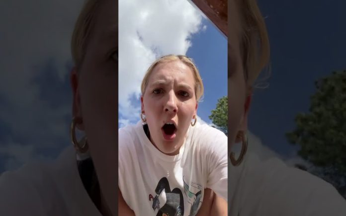 Rapariga parte ecrã do seu novo iPhone 14 de forma inacredivável