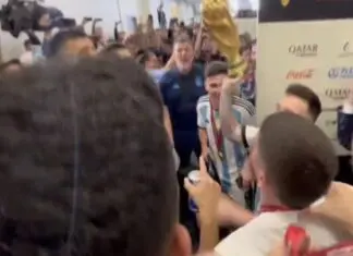 Jogadores Argentinos festejam e provocam os jornalistas