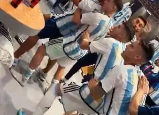 Mbappé é gozado durante festejos no balneário da Argentina