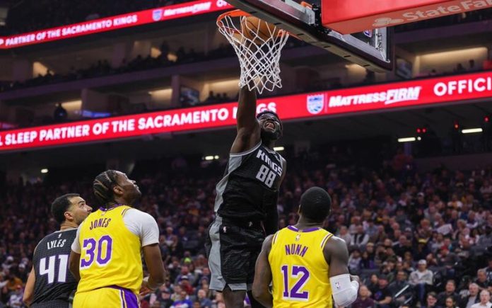 Neemias Queta em destaque na NBA após jogo contra os Lakers