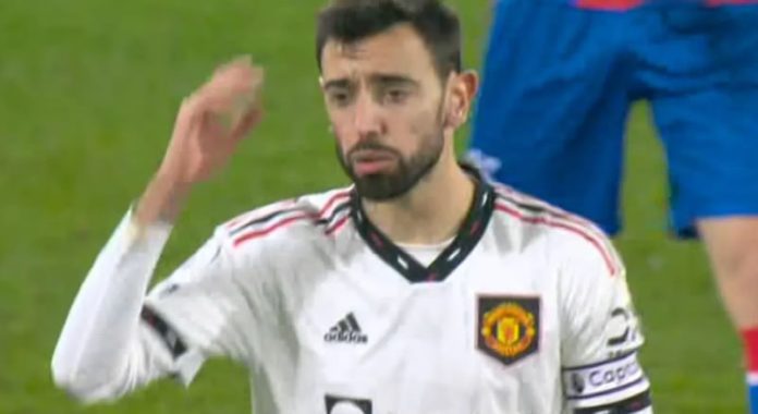 Ambiente tenso entre Bruno Fernandes e Antony durante o jogo do Manchester United