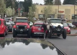 Donos de jipes ensinaram ao condutor que é feio ocupar dois lugares de estacionamento