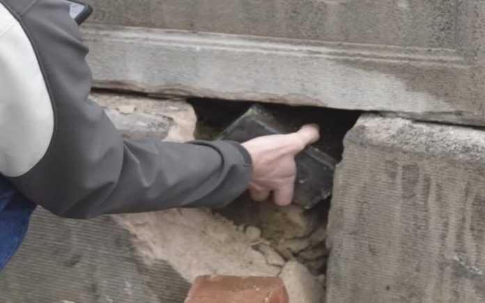 Equipa de demolição encontra cápsula com mais de 116 anos Universidade de Illinois