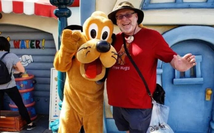 Homem conquista recorde mundial por visitar 2.995 vezes seguidas a Disneylândia