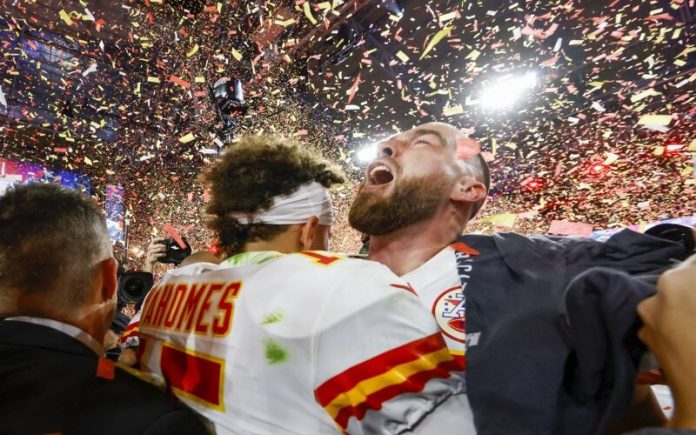 Super Bowl Patrick Mahomes lidera os Chiefs contra os Eagles por 38 a 35
