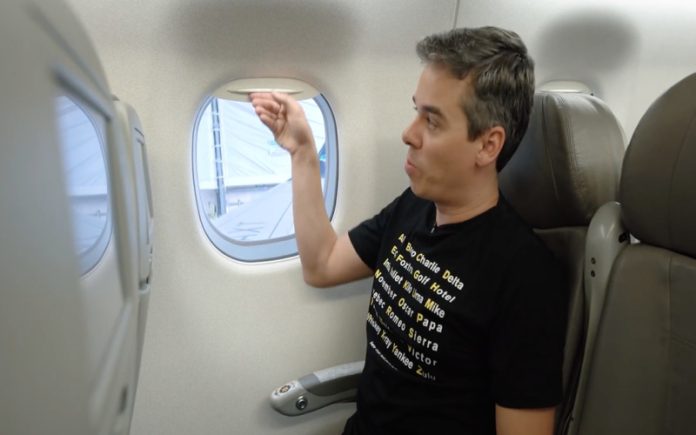 A verdadeira razão para abrimos as persianas das janelas dos aviões na descolagem e na aterragem