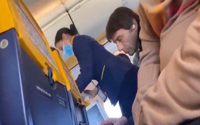Antonio Conte ganha milhões por ano mas prefere viajar na Ryanair